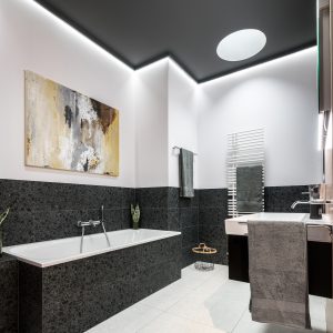 Abbildung Badezimmer Beleuchtung Hauptlicht; Badewanne und Waschtisch