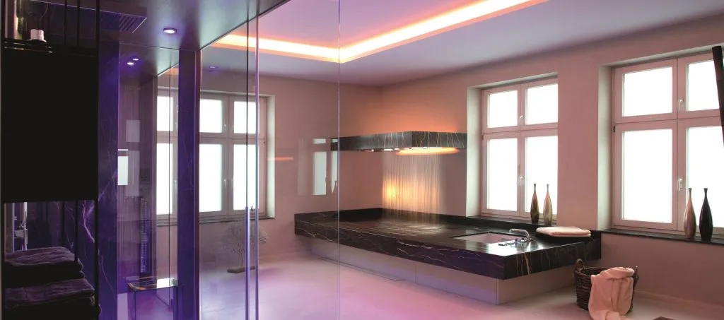 Abbildung Badezimmer mit Beleuchtung von Brumberg