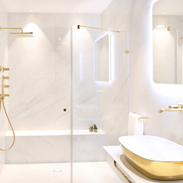 Abbildung Badezimmer in luxuriösem Gold