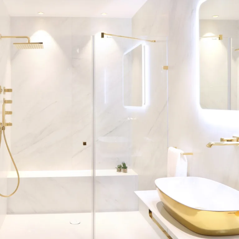 Abbildung Badezimmer in luxuriösem Gold