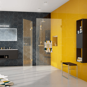 Badezimmer in gelb und grau mit bodengleicher Dusche