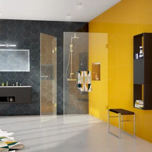 Badezimmer in gelb und grau mit bodengleicher Dusche