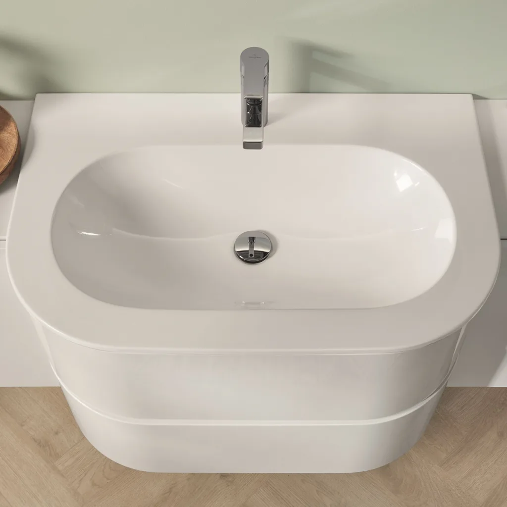 Waschbecken aus Mineralguss auf Waschtisch