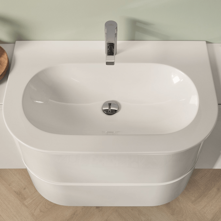 Waschbecken aus Mineralguss auf Waschtisch