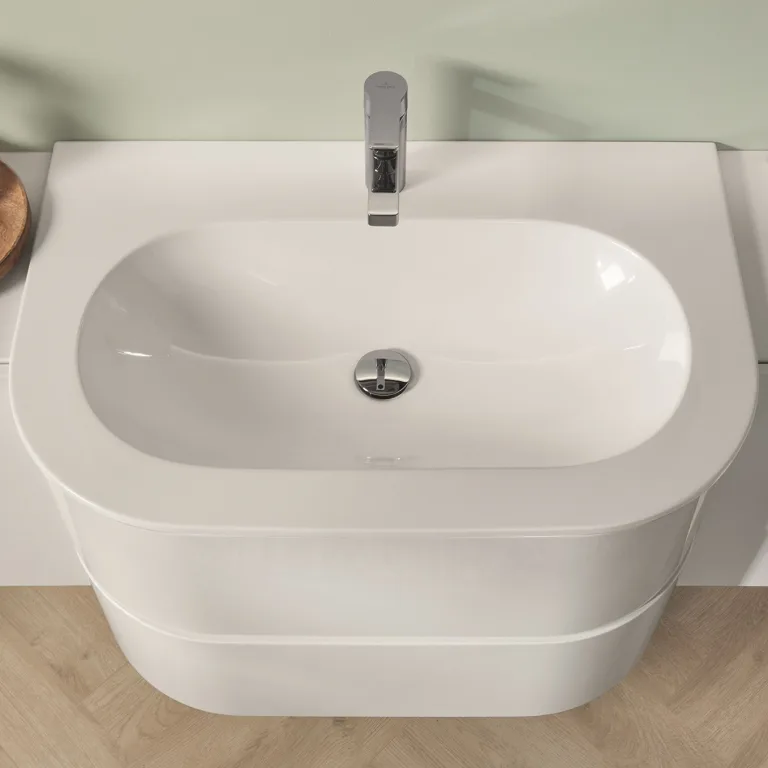 Waschbecken aus Mineralguss auf Waschtisch