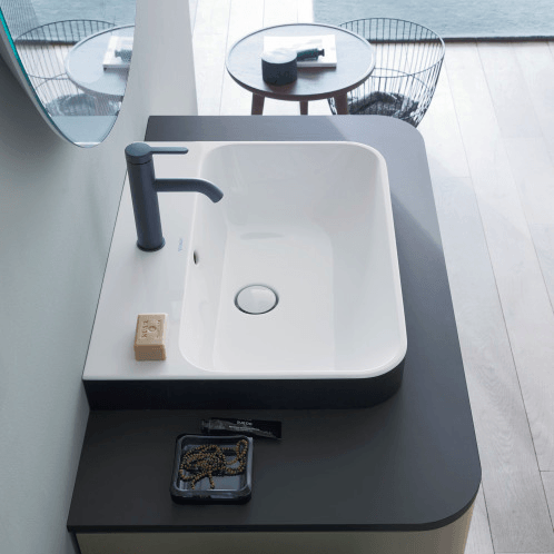 Moderner Waschtisch in schwarz weiß